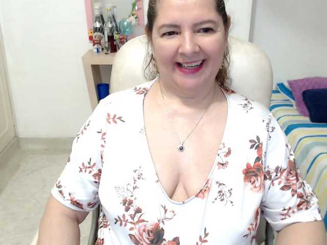 leonela-68 live cam on BongaCams