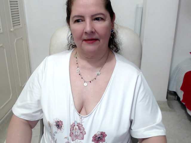 leonela-68 live cam on BongaCams
