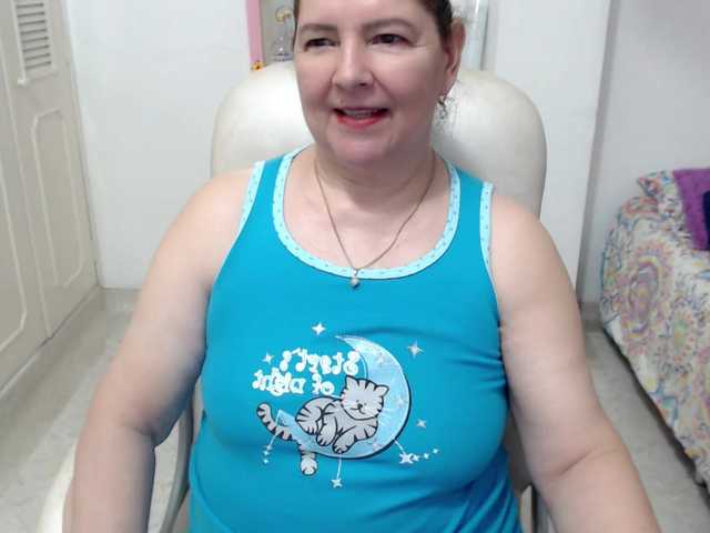 leonela-68 live cam on BongaCams
