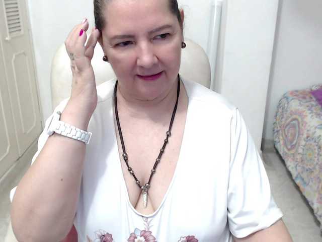 leonela-68 live cam on BongaCams