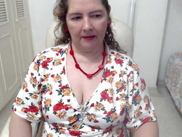 leonela-68 live cam on BongaCams