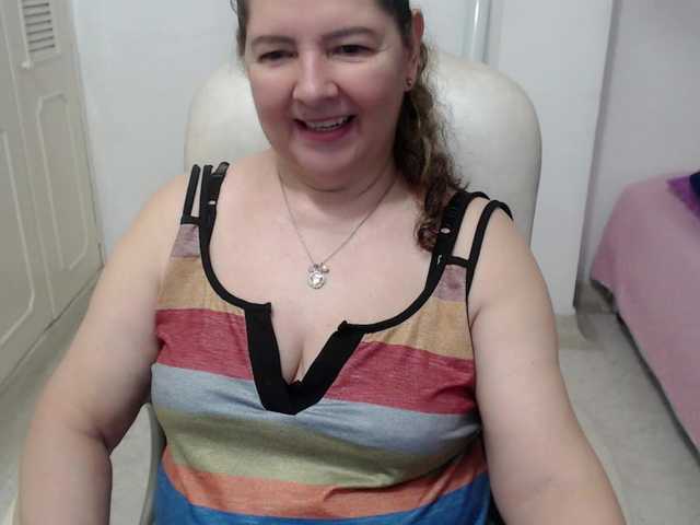 leonela-68 live cam on BongaCams