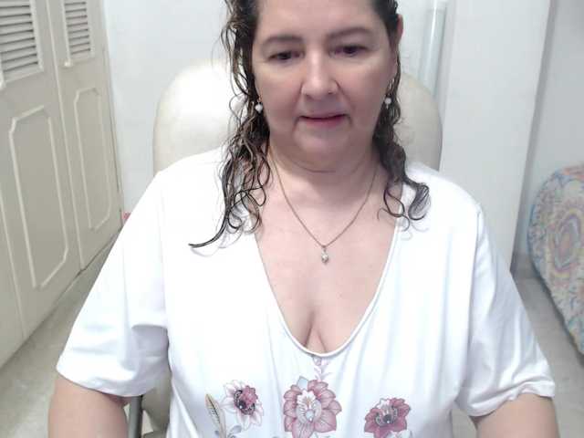 leonela-68 live cam on BongaCams