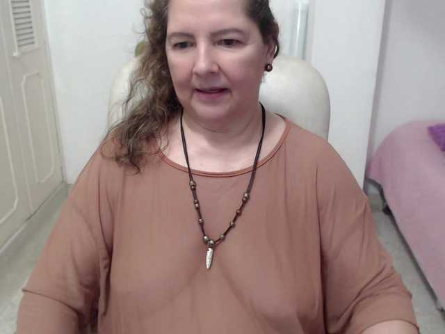 leonela-68 live cam on BongaCams