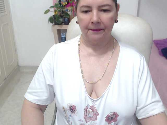 leonela-68 live cam on BongaCams