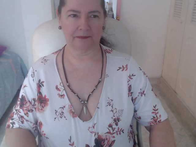 leonela-68 live cam on BongaCams
