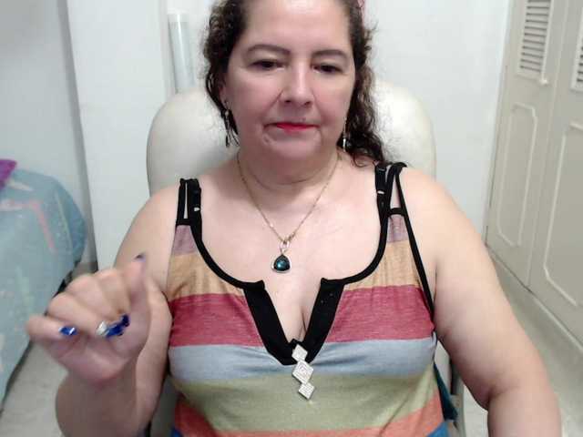 leonela-68 live cam on BongaCams