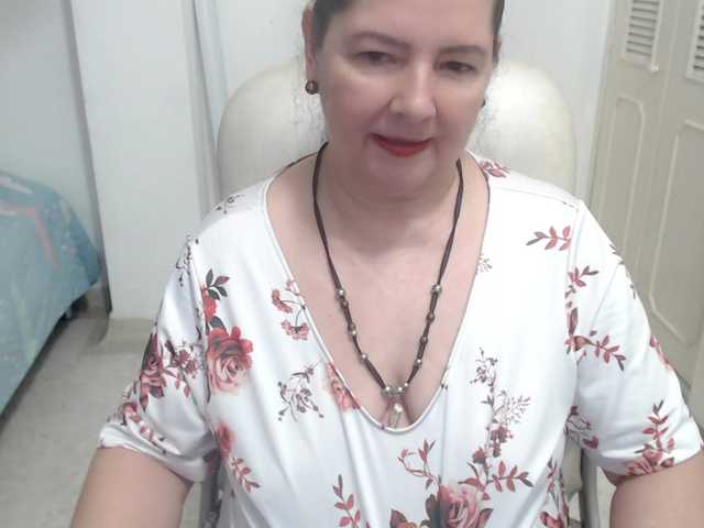 leonela-68 live cam on BongaCams