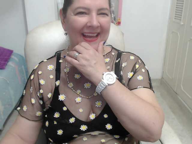 leonela-68 live cam on BongaCams