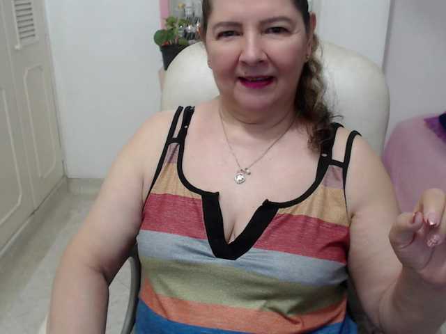 leonela-68 live cam on BongaCams