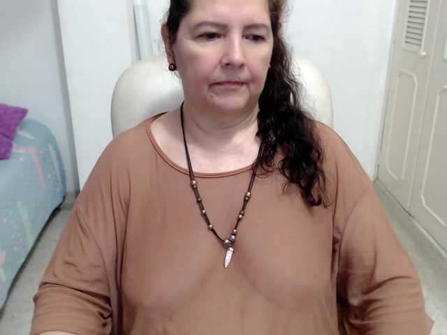 leonela-68 live cam on BongaCams