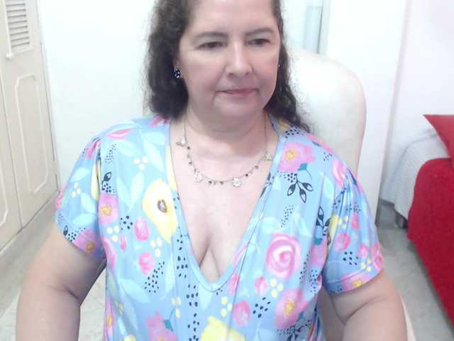 leonela-68 live cam on BongaCams