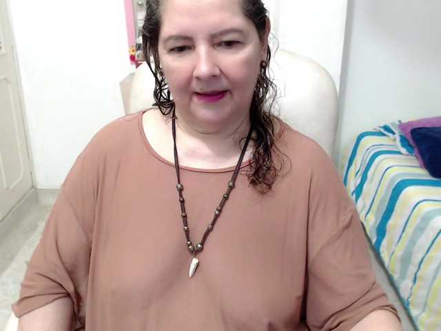 leonela-68 live cam on BongaCams
