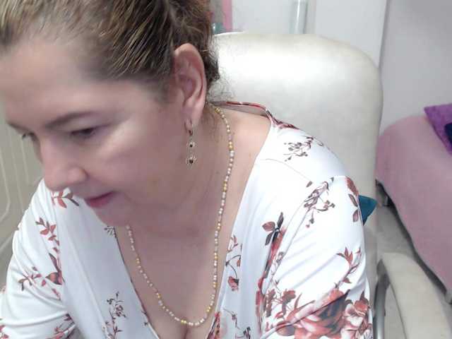 leonela-68 live cam on BongaCams