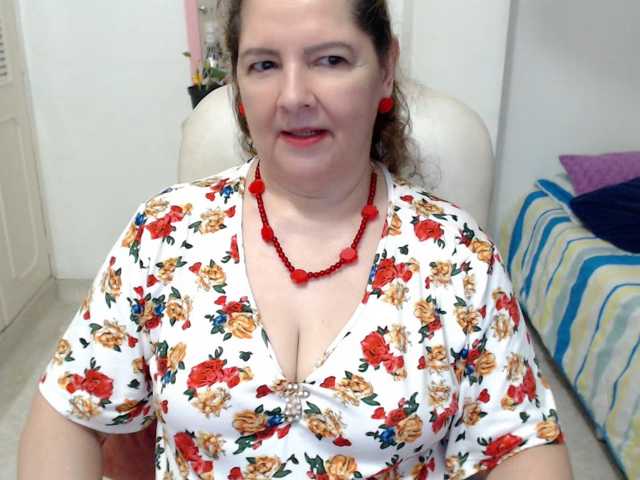 leonela-68 live cam on BongaCams