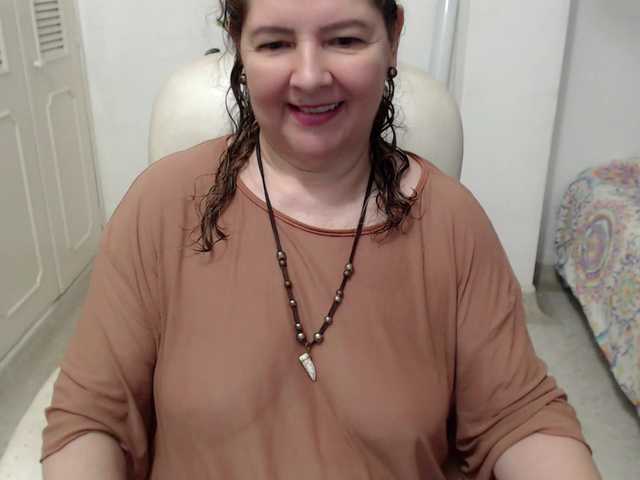 leonela-68 live cam on BongaCams