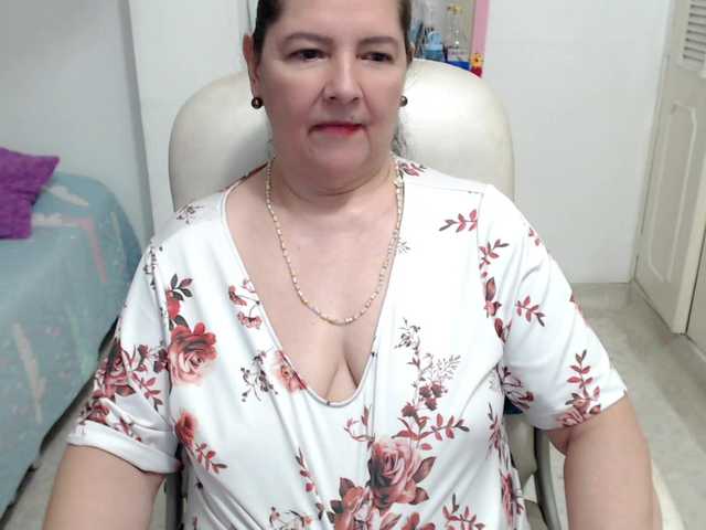 leonela-68 live cam on BongaCams