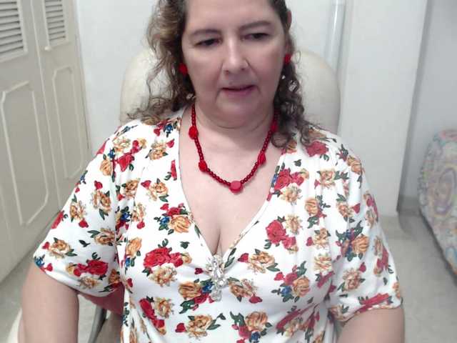 leonela-68 live cam on BongaCams