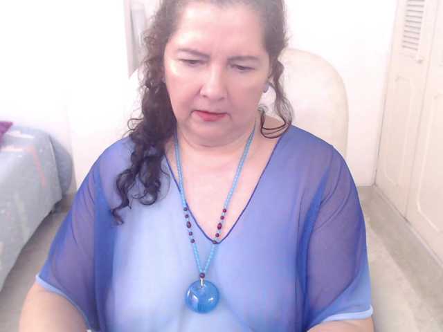 leonela-68 live cam on BongaCams