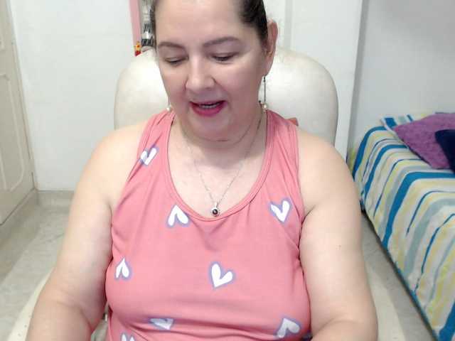 leonela-68 live cam on BongaCams