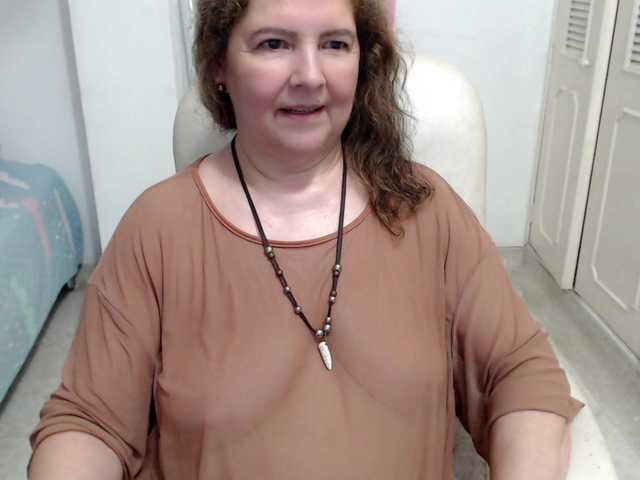 leonela-68 live cam on BongaCams