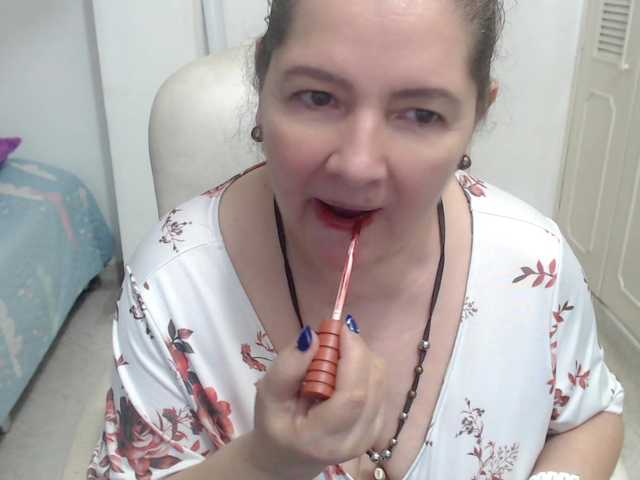leonela-68 live cam on BongaCams