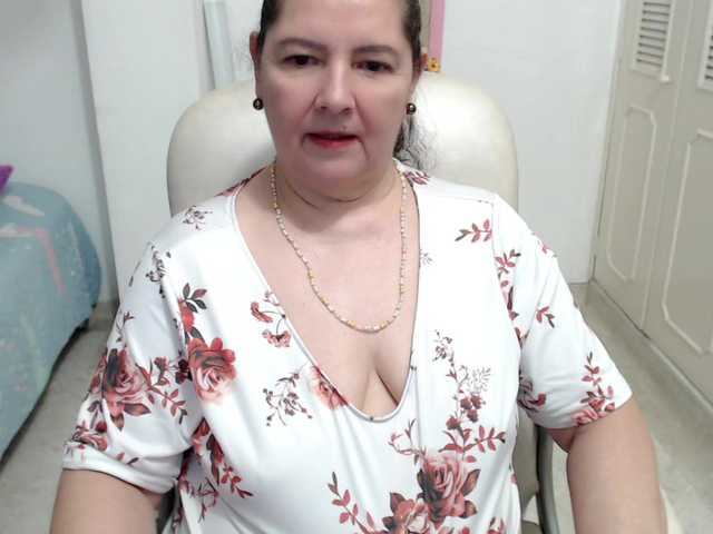 leonela-68 live cam on BongaCams