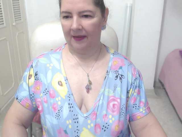 leonela-68 live cam on BongaCams