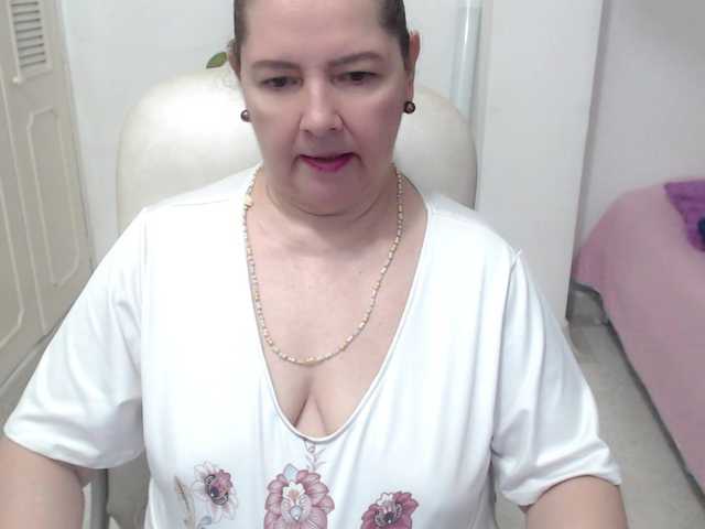 leonela-68 live cam on BongaCams