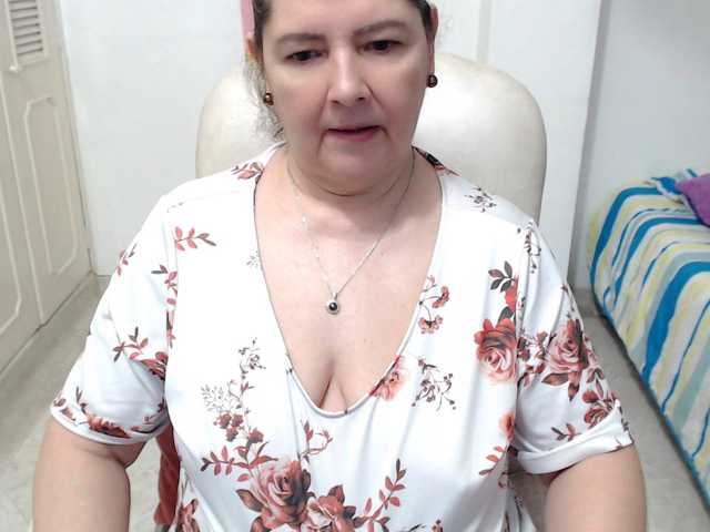 leonela-68 live cam on BongaCams