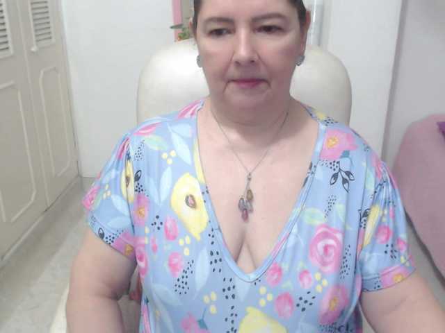 leonela-68 live cam on BongaCams