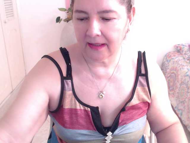 leonela-68 live cam on BongaCams
