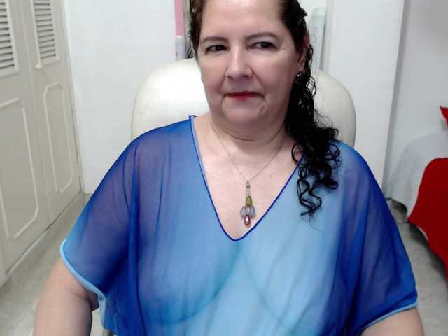 leonela-68 live cam on BongaCams