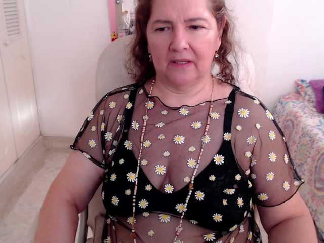 leonela-68 live webcam show