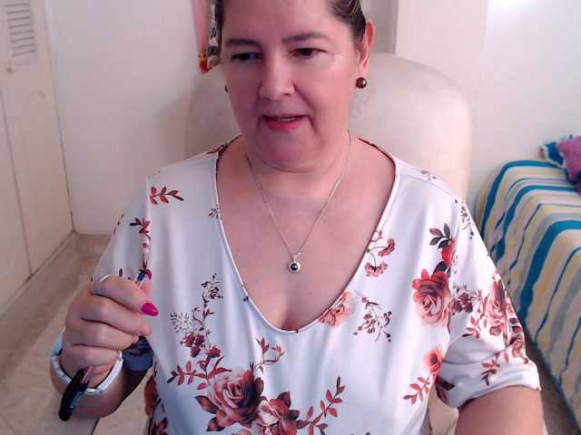 leonela-68 live cam on BongaCams