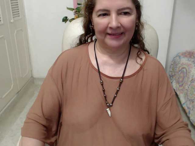 leonela-68 live cam on BongaCams