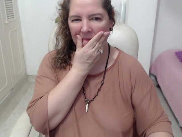 leonela-68 live cam on BongaCams