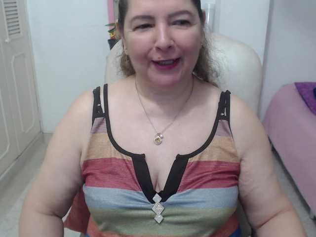 leonela-68 live cam on BongaCams