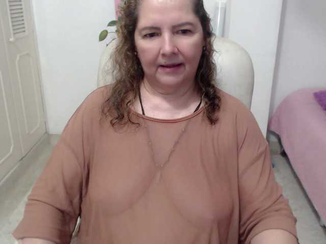 leonela-68 live cam on BongaCams
