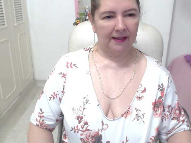 leonela-68 live cam on BongaCams