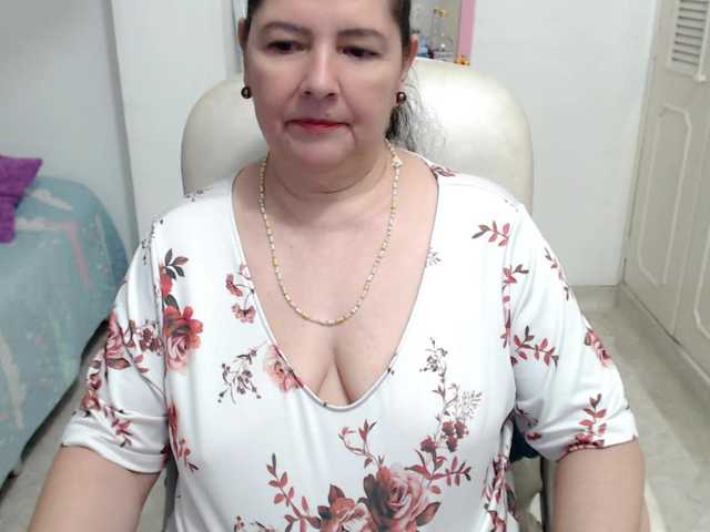 leonela-68 live cam on BongaCams