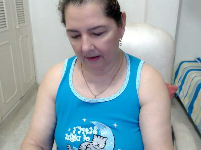 leonela-68 live cam on BongaCams
