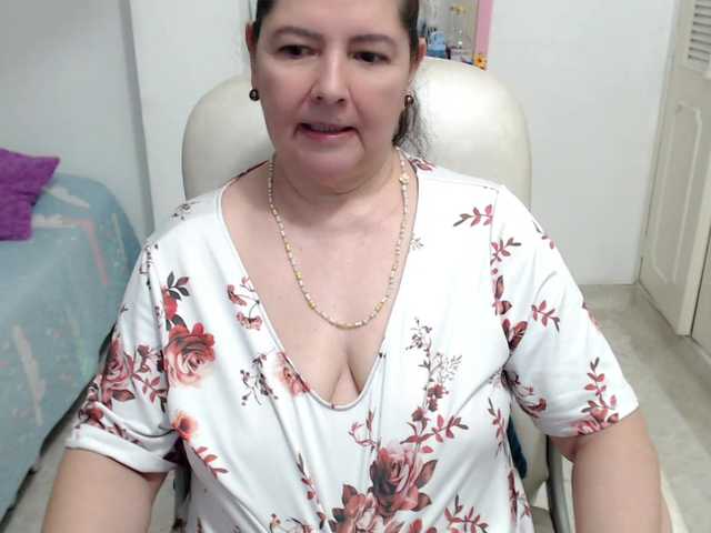 leonela-68 live cam on BongaCams