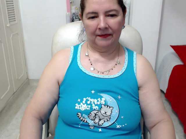 leonela-68 live cam on BongaCams