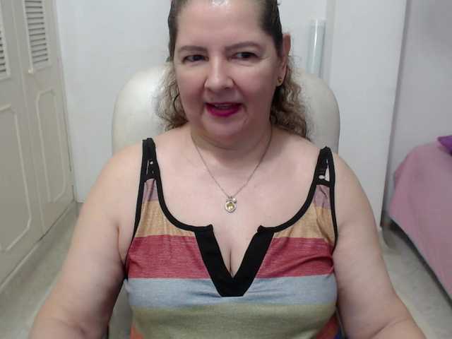 leonela-68 live cam on BongaCams