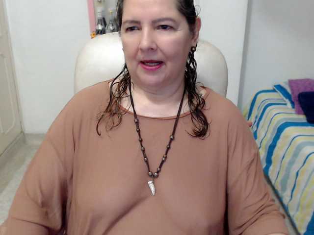 leonela-68 live cam on BongaCams