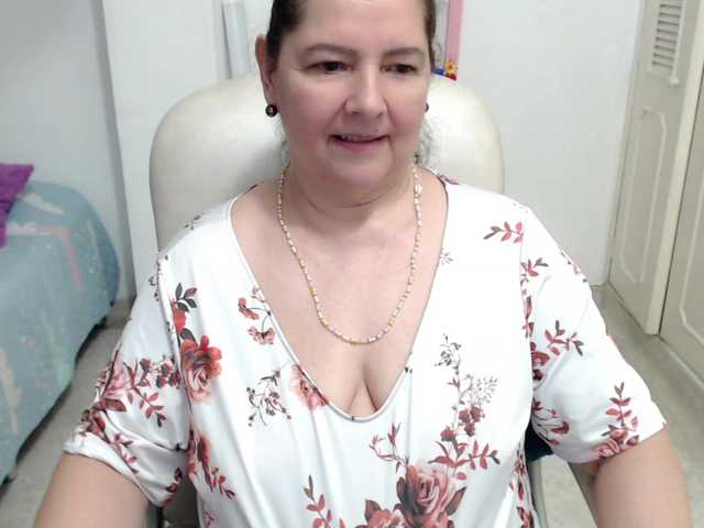 leonela-68 live cam on BongaCams