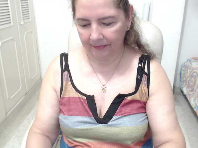 leonela-68 live cam on BongaCams