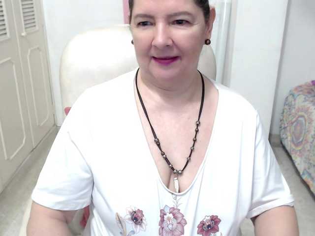 leonela-68 live cam on BongaCams