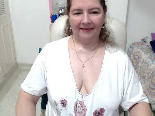 leonela-68 live cam on BongaCams